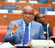 lSANSAN KAMBILE, le Ministre de la Justice, Garde des Sceaux.