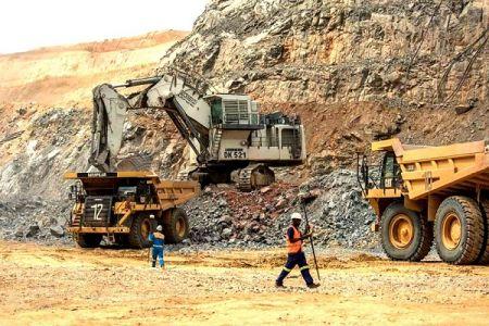 OR Avec 600 tonnes de réserves d’or et une production en hausse depuis plus d’une décennie (environ 60 tonnes d’or en 2024), la Côte d’Ivoire est devenue un poids lourd du secteur aurifère en Afrique de l’Ouest. Avec les tensions au Mali et au Burkina Faso, des compagnies se pressent à Abidjan.