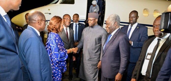 Le 1er ministre Sonko à son arrivée à Abidjan