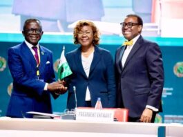 La matérialisation de la décision portant Ludovic Ngatsé à la tête du Conseil des gouverneurs de la BAD s’est faite, ce vendredi 30 mai 2025, à Abidjan, lors de la clôture des Assemblées annuelles 2025. L’ex-présidente du Conseil des gouverneurs, la ministre ivoirienne de l’Economie et du Plan, Kaba Nialé, a passé le flambeau à M. Ngatsé.