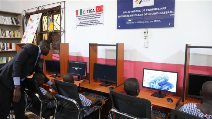 ’orphelinat National des Filles L’orphelinat National des Filles, situé dans la ville côtière historique de Grand-Bassam, est aussi un foyer d’espoir et d’éducation grâce au soutien au développement humain fourni par l’Agence Turque de Coopération et de Coordination (TIKA).