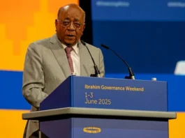 Mo Ibrahim, le milliardaire soudanais et fondateur de la Mo Ibrahim Foundation, lors de son discours d’ouverture du “Ibrahim Governance Weekend”, le 1er juin 2025 à Marrakech. © Rachid Bouzidi/Mo Ibrahim Foundation 2025