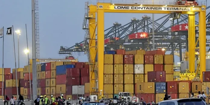 justice fiscale internationale Concernant le ratio taxes/PIB, le rapport sur les « Statistiques des recettes publiques en Afrique » cite en exemple le Togo qui a progressé de 6 points entre 2010 et 2021. © Issouf Sanogo/AFP
