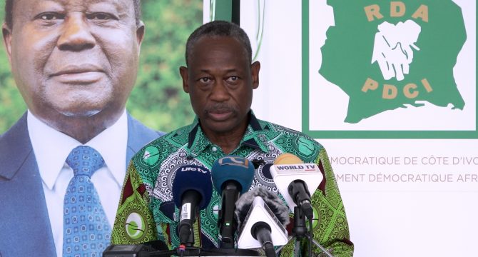 Lors d’un échange par visioconférence avec des militants, le Porte-parole de ce parti, Brédoumy Soumaila, accuse la CEI de refuser de donner “l’opportunité’’ au président du PDCI, Tidjane Thiam, “de se faire élire’’