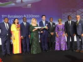 TRANSPORT AÉRIEN : LA PREMIÈRE DAME DOMINIQUE OUATTARA RÉCEPTIONNE LE NOUVEL A330NEO D’AIR CÔTE D'IVOIRE LA COMPAGNIE AÉRIENNE NATIONALE AIR CÔTE D'IVOIRE A RÉCEPTIONNÉ, CE MERCREDI 03 SEPTEMBRE 2025 À TOULOUSE, EN FRANCE, SON TOUT PREMIER AVION DE TYPE AIRBUS A330-900NEO EN PRÉSENCE DE MME DOMINIQUE OUATTARA, PREMIÈRE DAME DE CÔTE D'IVOIRE, AVEC À SES CÔTÉS LE MINISTRE DES TRANSPORTS AMADOU KONE, LES MINISTRE AMADOU COULIBALY DE LA COMMUNICATION ET FRANÇOISE REMARCK DE LA CULTURE ET DE LA FRANCOPHONIE.