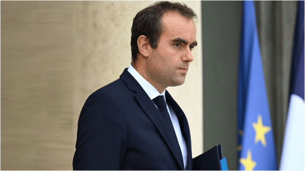 Âgé de 39 ans, Sébastien Lecornu, ancien plus jeune ministre des Armées, accède à la tête du gouvernement