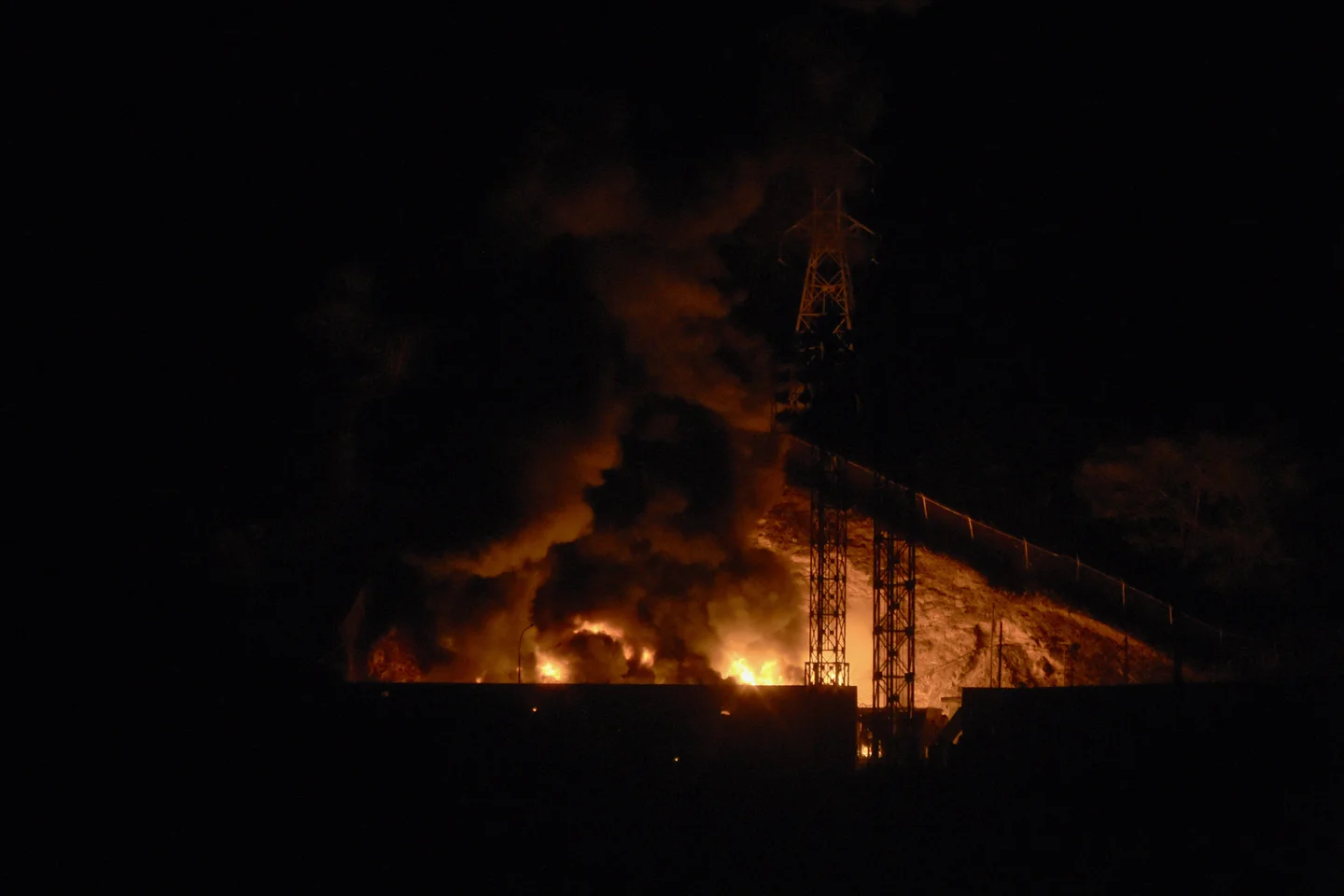 Trump annonce des frappes américaines, la capture et l’exfiltration de Maduro